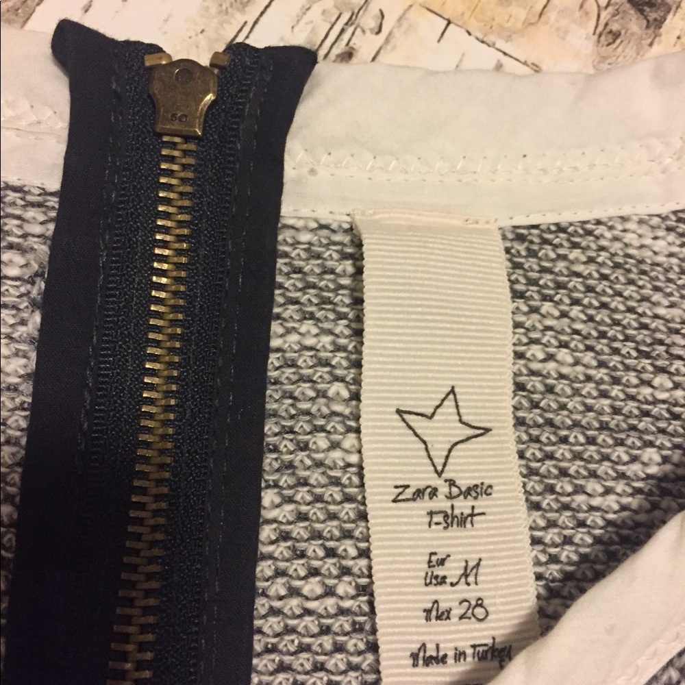 Zara Basic "T-Shirt" - image 3